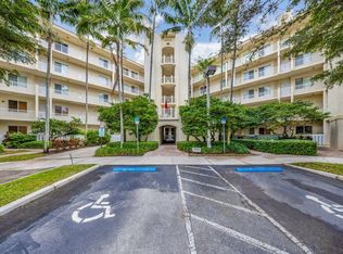 3600 Oaks Clubhouse Dr APT 302, Pompano Beach, FL 33069