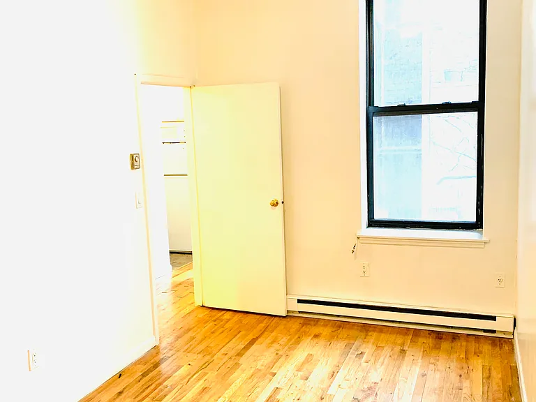 953 2nd Ave #3R — Photo 1