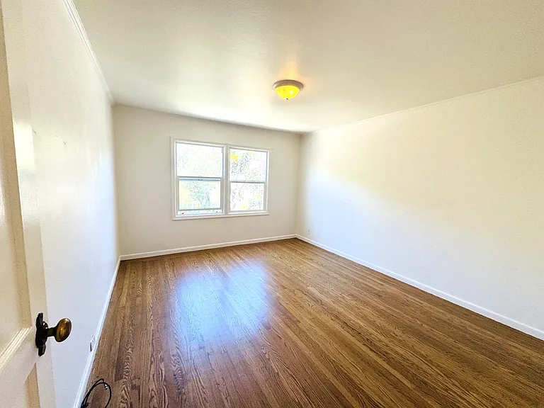 2130 31st Ave — Photo 10