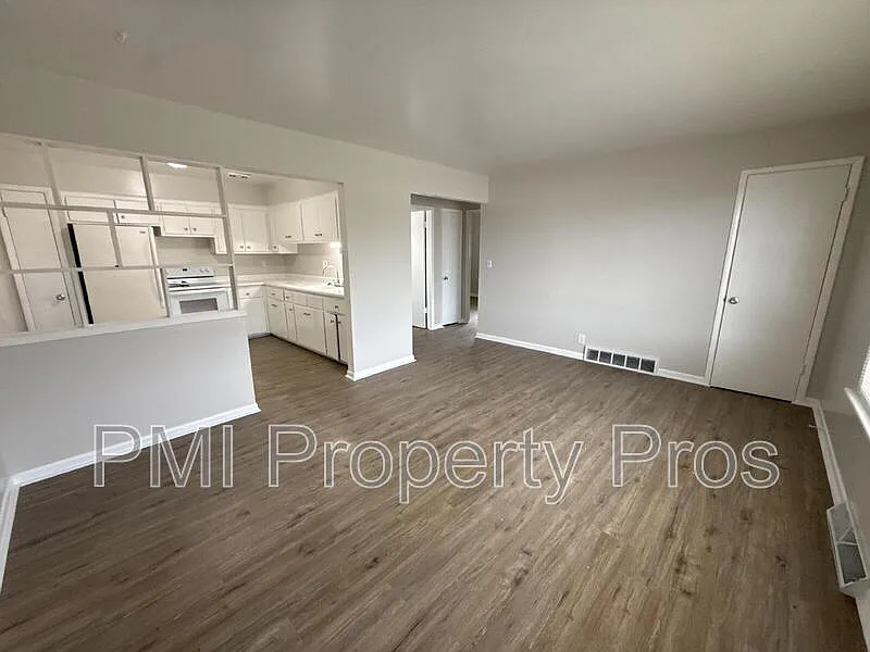 7701 W Hampton Ave #5