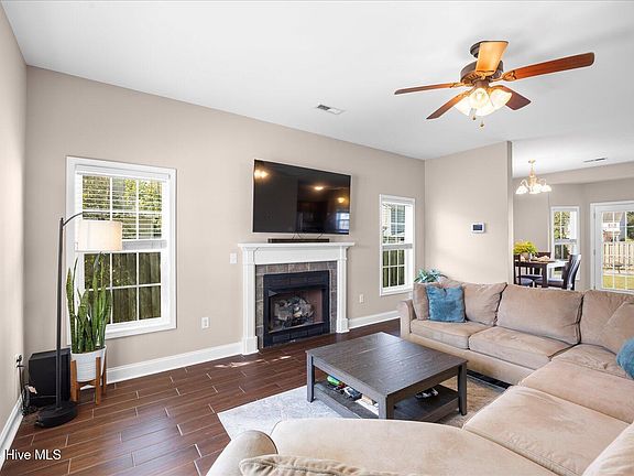 3rd image of 307 Hanna Drive