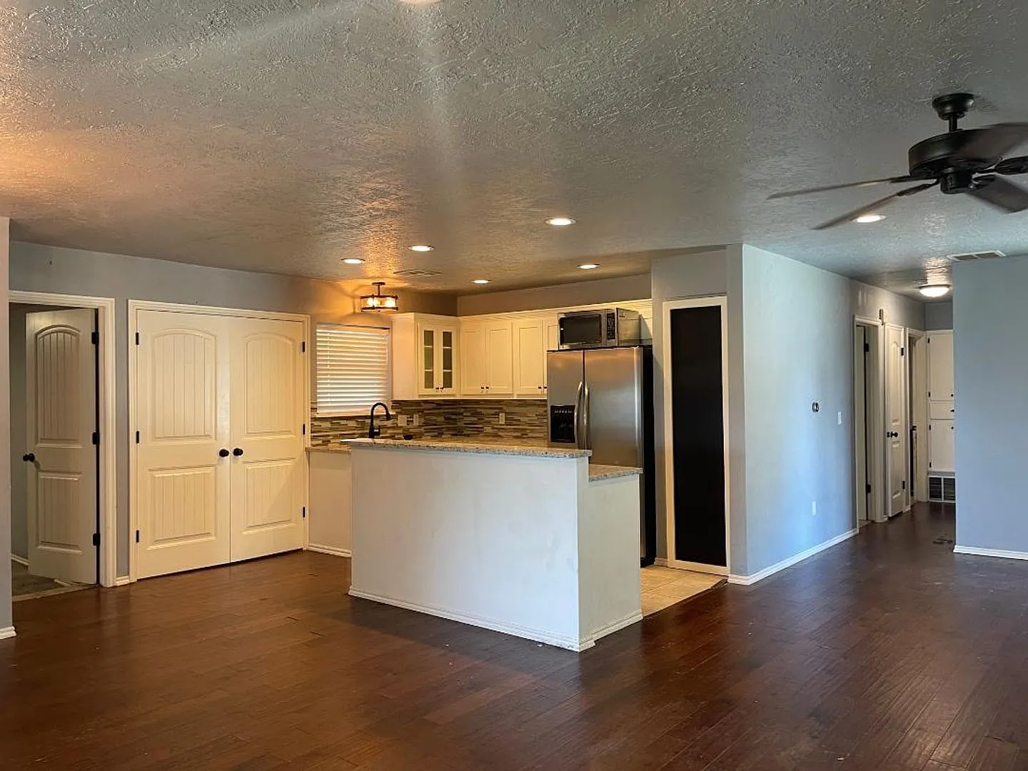 Adorable 4 Bedroom Home For Lease — Photo 3
