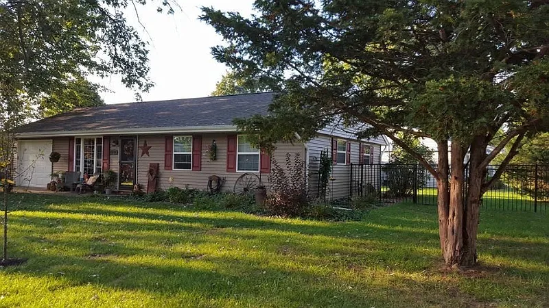 3 Bedroom House — Photo 3