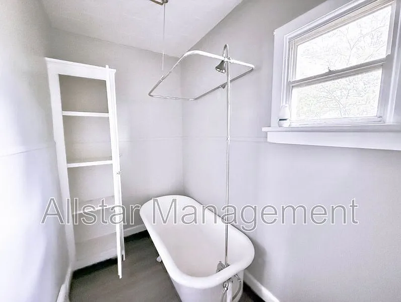 2 bed, 1.0 bath, 810 sqft, $800 — Photo 3