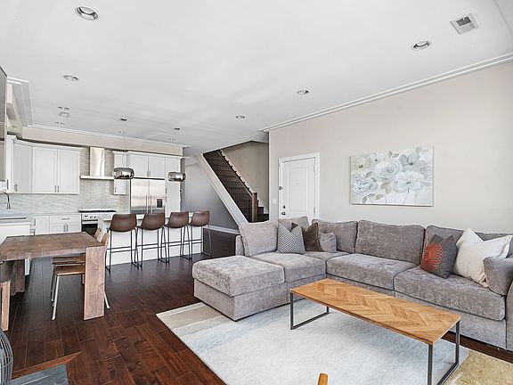 3rd image of 1327 W Grand Ave #3E