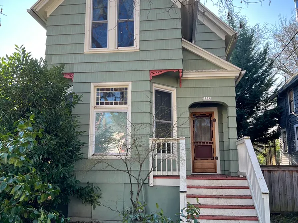 2124 SE Salmon St, Portland, OR 97214
