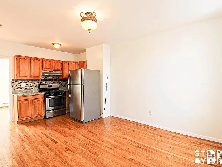502 Franklin Ave #1 — Photo 1
