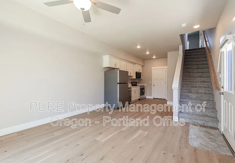 512 NE Trillium Dr — Photo 7