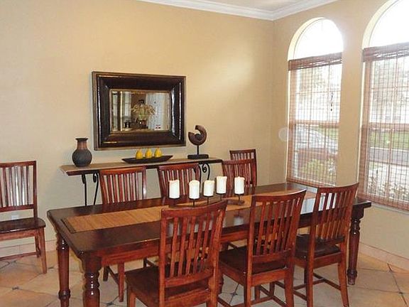 3rd image of 1406 Selbydon Way