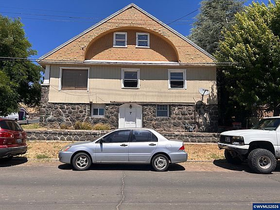 3rd image of 213 Cedar St