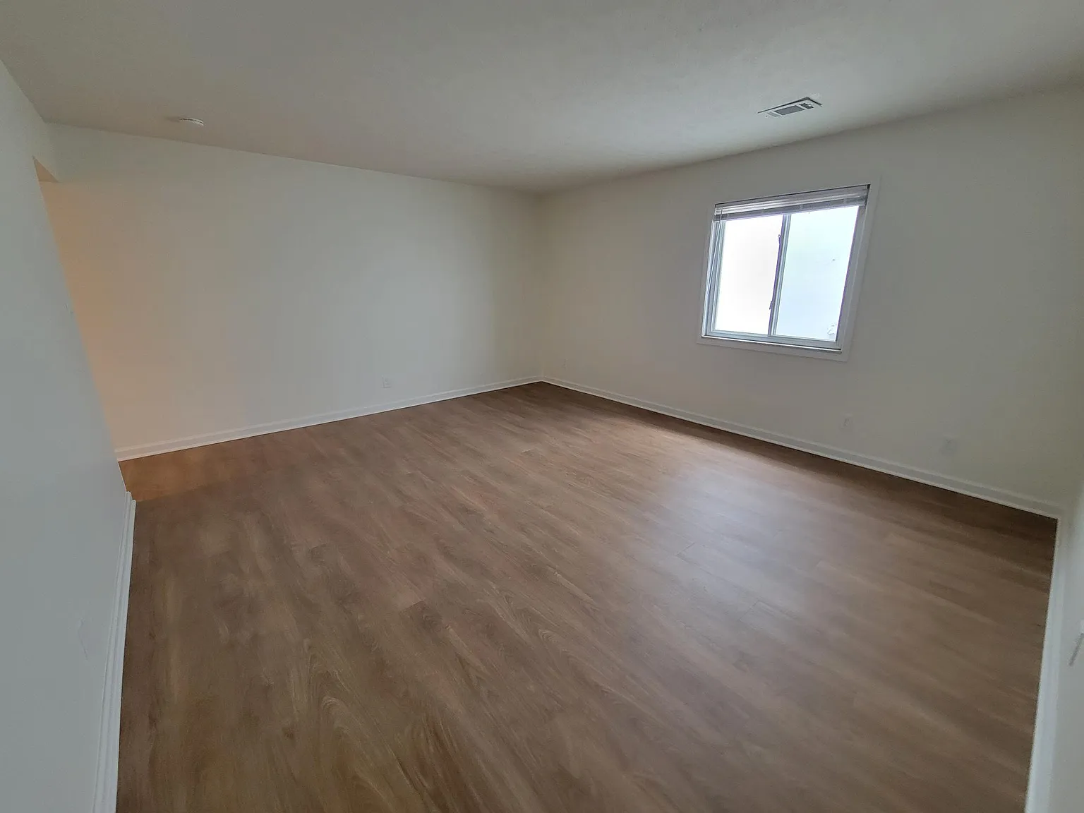 1470 Indianola Ave — Photo 4