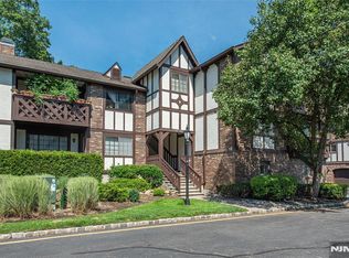 1208 Faulkner Ct, Mahwah, NJ 07430