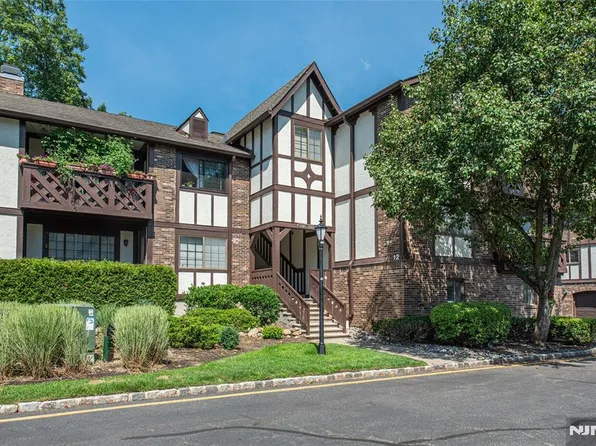 1208 Faulkner Ct, Mahwah, NJ 07430