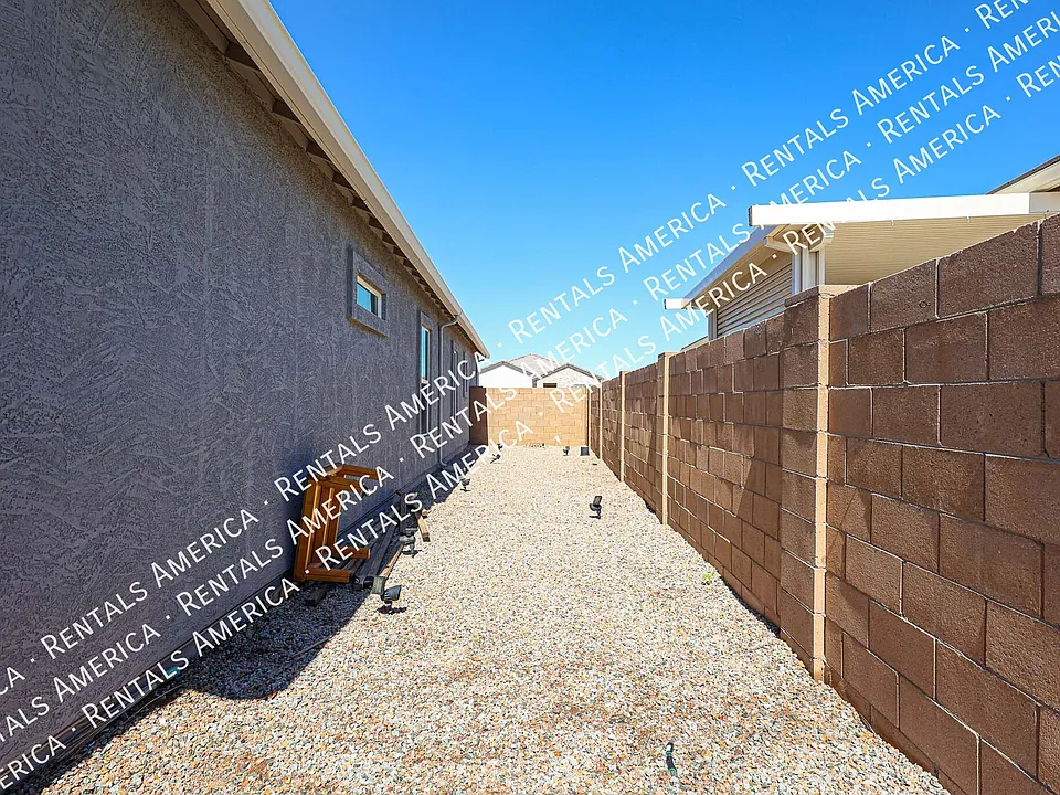 41027 W Shaver Dr