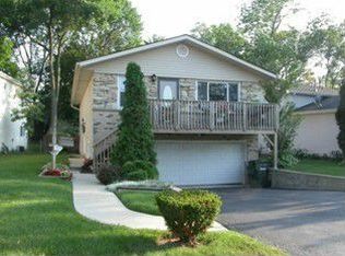213 E Lake Shore Dr, Round Lake Park, IL
