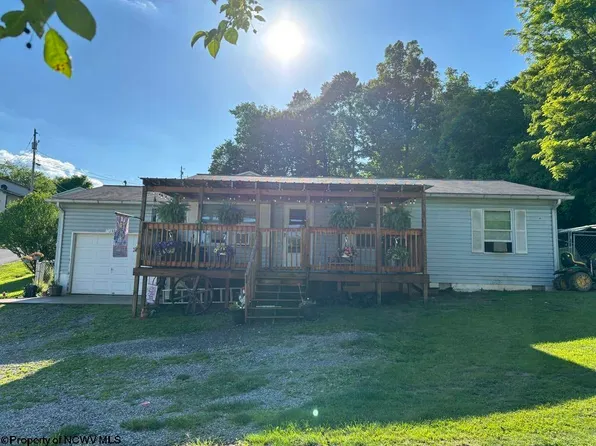 159 1st St, West Milford, WV 26451
