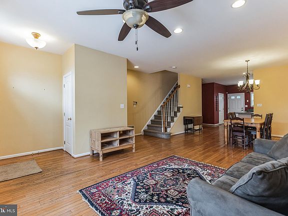 4th image of 404 W 13th St