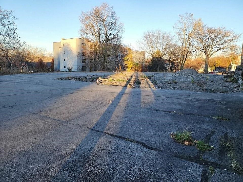 2nd image of 132 William St