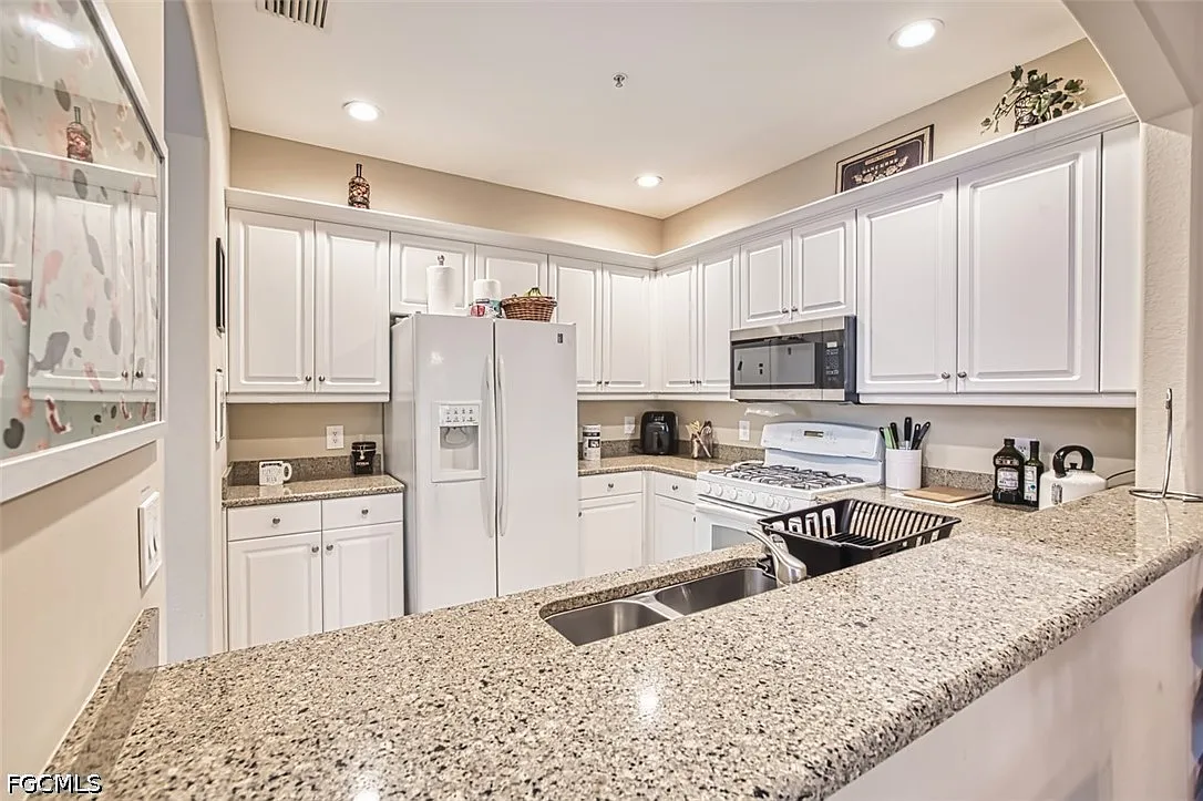 3 bed, 2.5 bath, 1821 sqft, $4,700 — Photo 4