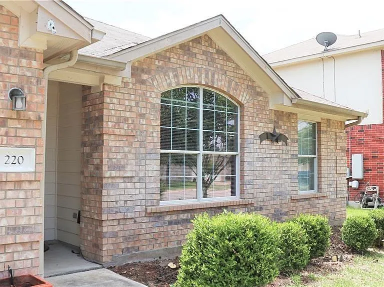 220 Gainer Dr — Photo 1