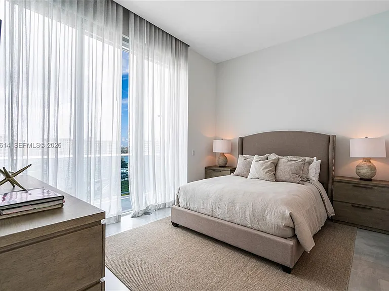 17550 Collins Ave #Penthouse 1 — Photo 37