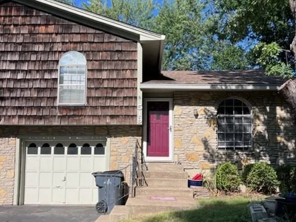 519 S Cardinal Dr, Olathe, KS 66062