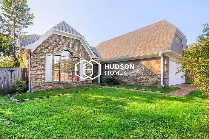 5 bed, 3.0 bath, 2299 sqft, $2,600 — Photo 1