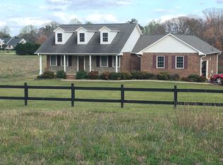 926 Pleasant Hill Cir, Martin, GA 30557