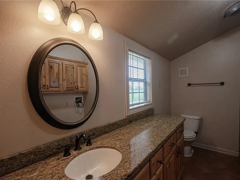 9852 FM 1179 — Photo 10