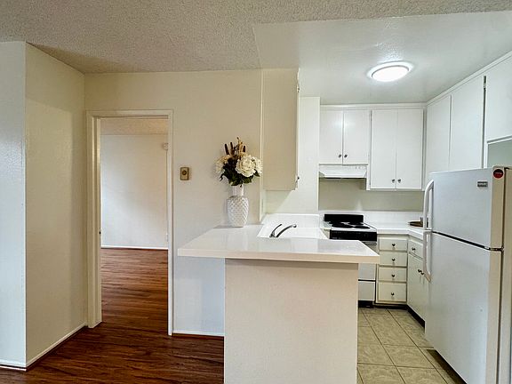 3rd image of 256 S La Fayette Park Pl APT 103