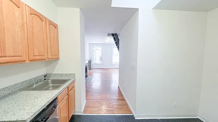 Rented by Brighton Management | media 10