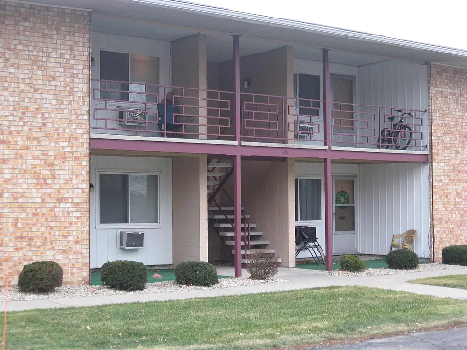 515 E Spring St #12