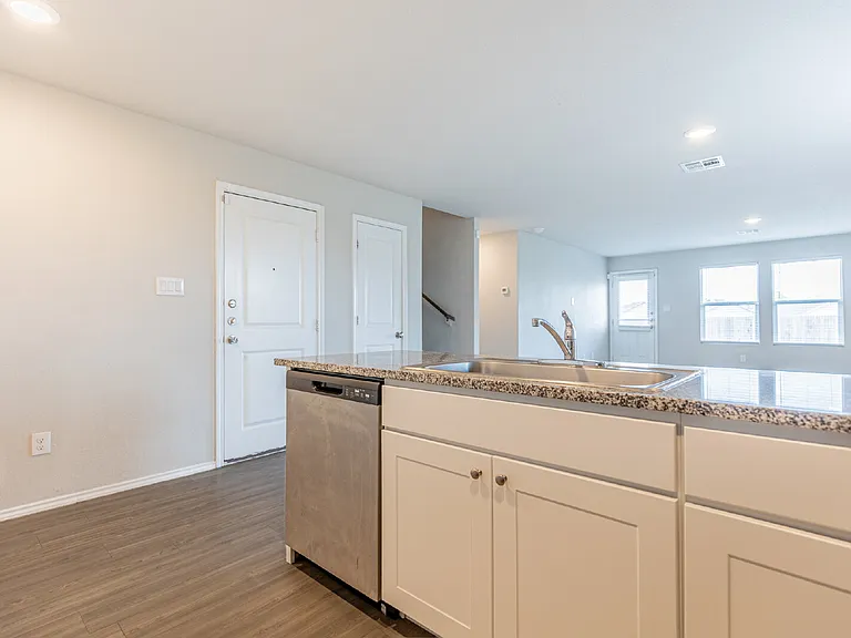 2766 Rosefinch — Photo 6