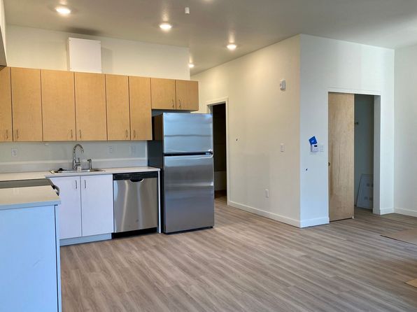 1407 SE Cora St #301