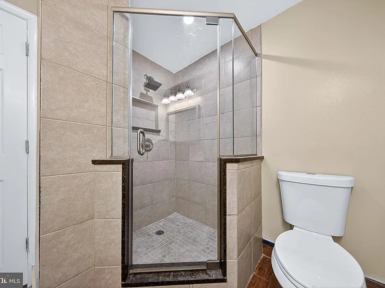 817 6th St NW #B — Photo 23