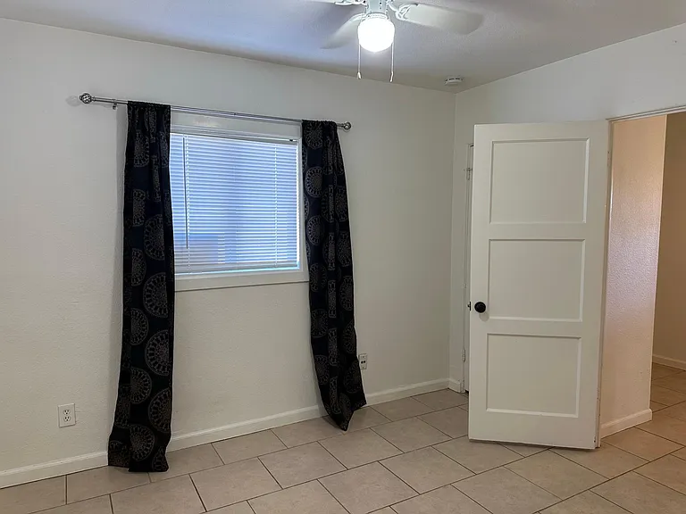 2037 N 21st Pl — Photo 8