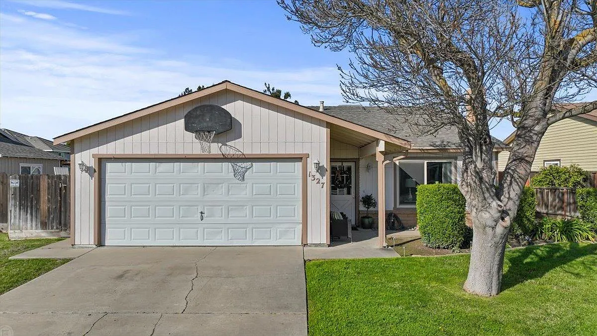 1327 Elena Dr photo 1
