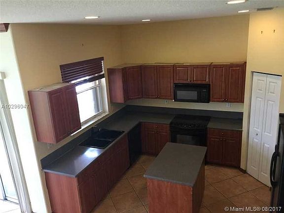 4th image of 13866 SW 32nd St