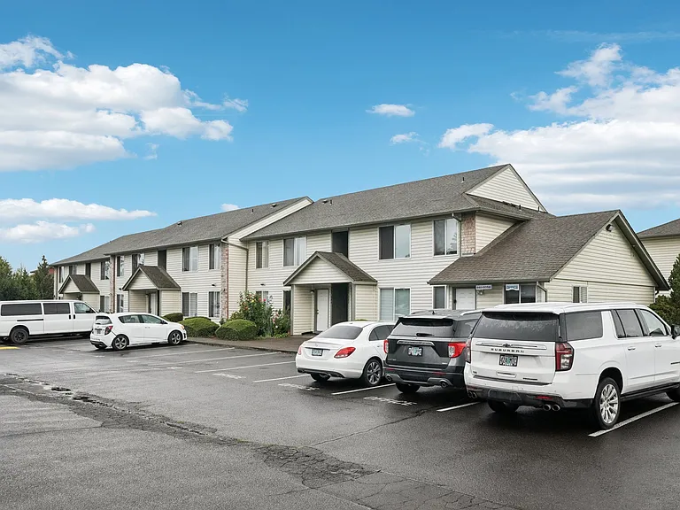 Stonehedge Court Apartments — Photo 5