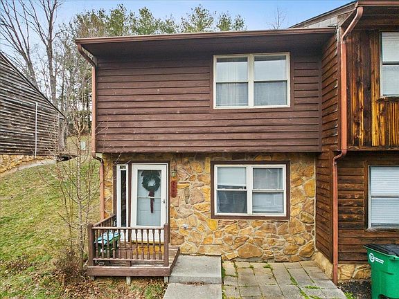 3rd image of 2590 Townhouse St