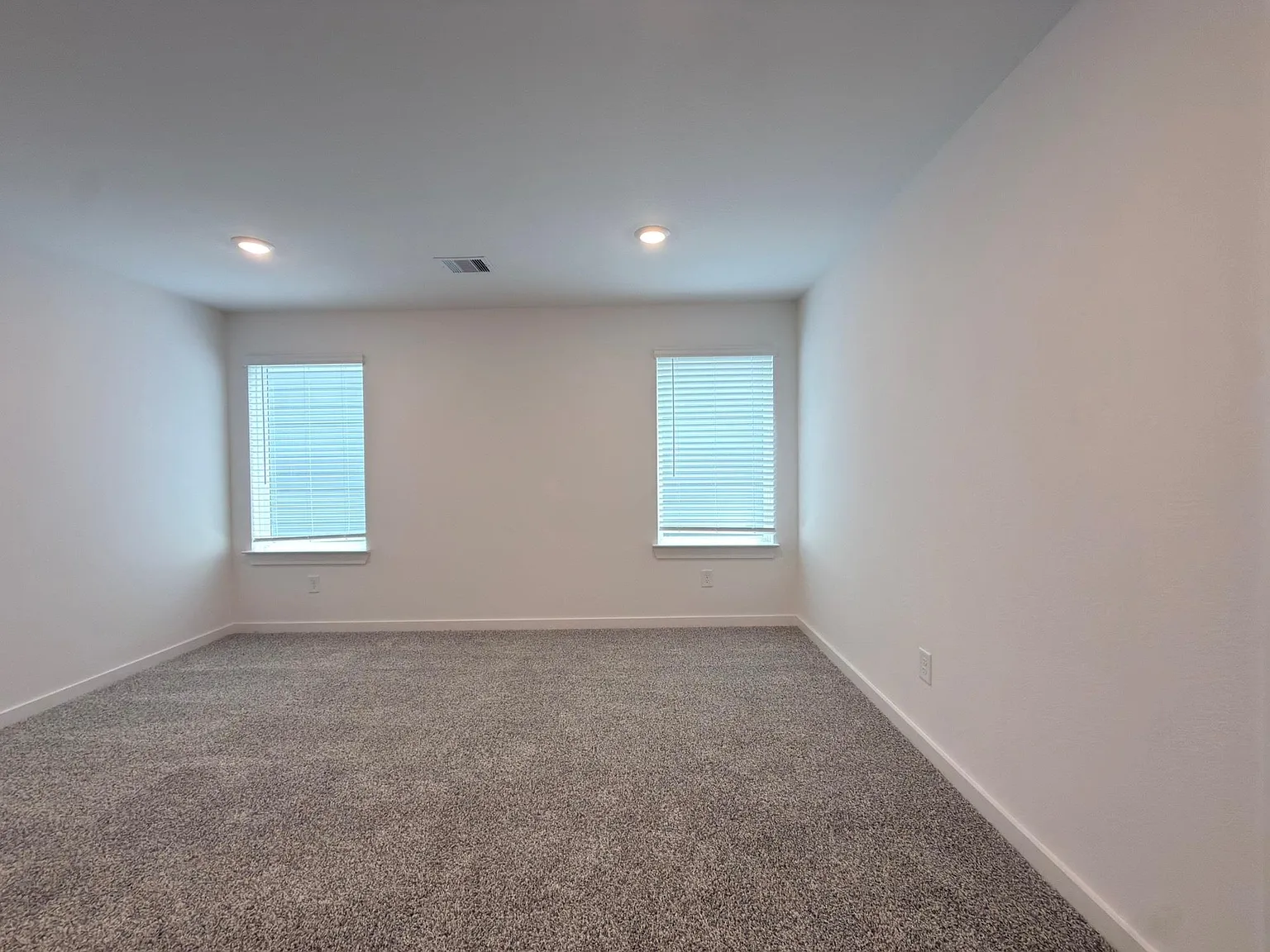 4 bed, 2.5 bath, $2,350 — Photo 4