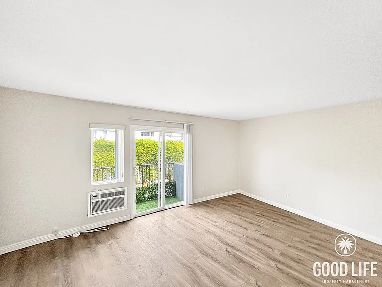 4860 Rolando Ct #10 — Photo 2