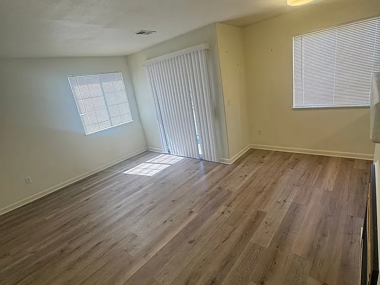 Highline Pointe Apts. — Photo 2