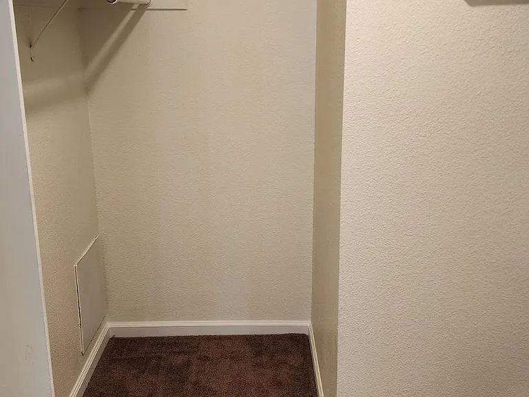 Master Bedroom Walk In Closet