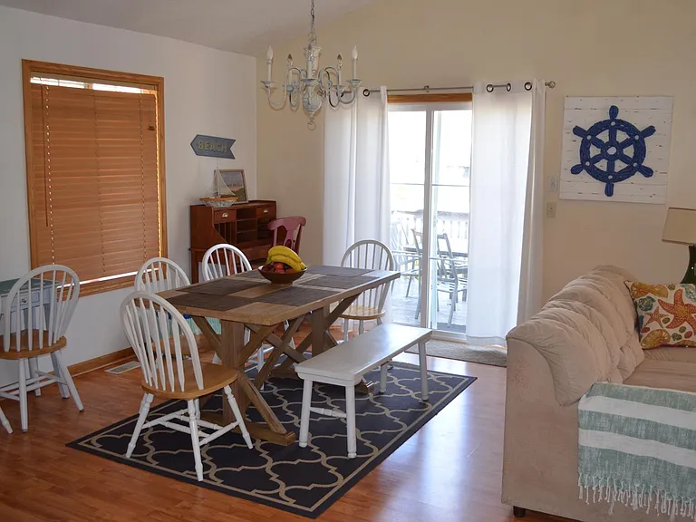 3342 N Lakeshore Dr — Photo 2