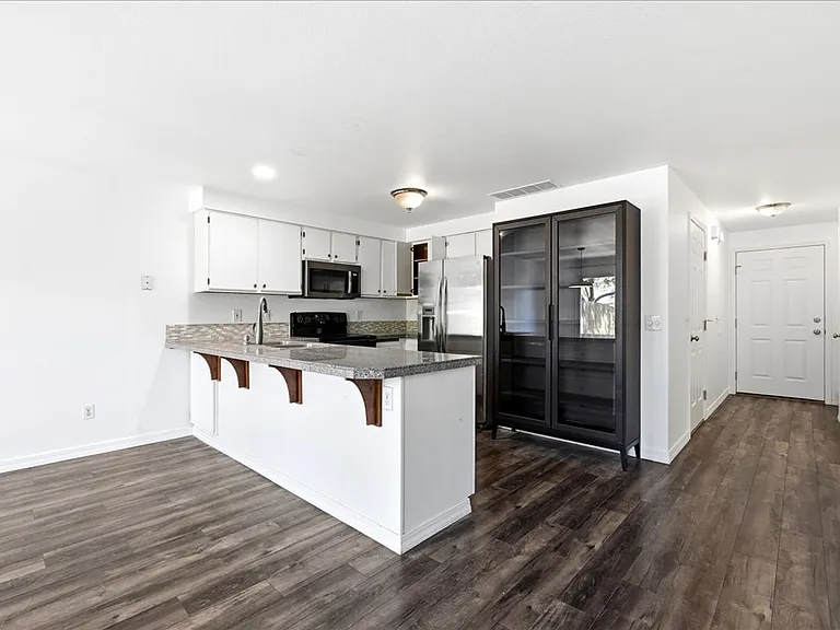 186 E Elwood Ln — Photo 8