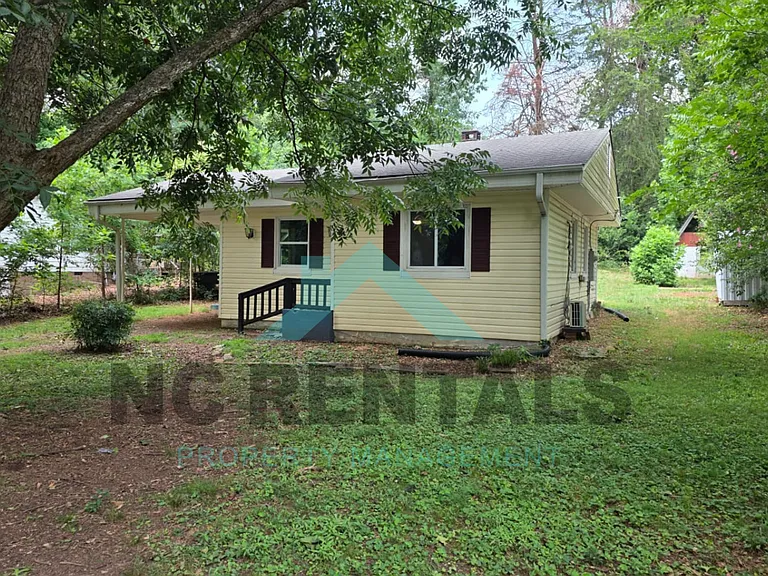 3211 Donnell St — Photo 1