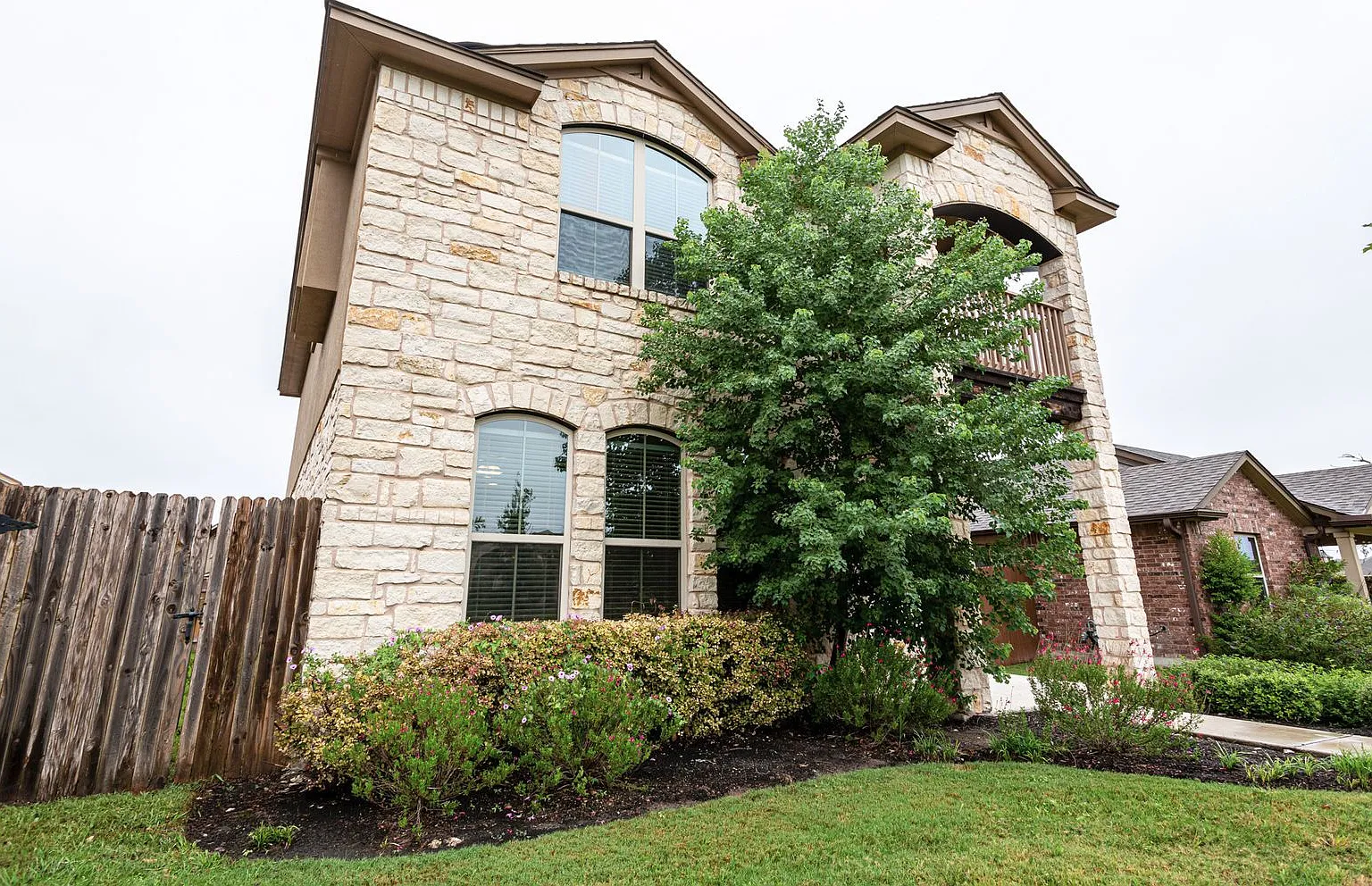 4BR / 2.5BA Home in Round Rock Covered Porch, Private Balcony & 2-Car Garage — Photo 2