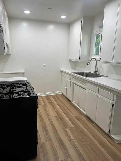 1 bed, 700 sqft, $2,150 — Photo 3