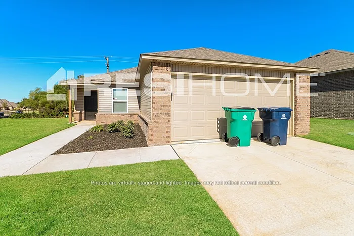 3 bed, 2.0 bath, 1360 sqft, $1,565 — Photo 2